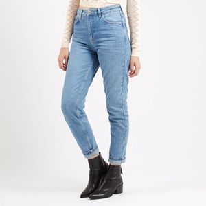Topshop Moro Petite Mom Jeans in Light Wash